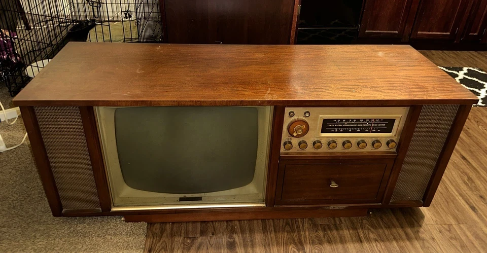 Centro de música estereofónico de alta fidelidad Curtis Mathes Foto 2 de 4