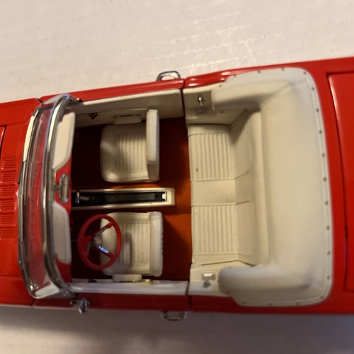 1964 1/2 Ford Mustang Convertible Die Cast Model By The Franklin Mint 1:24 Scale - Picture 11 of 15