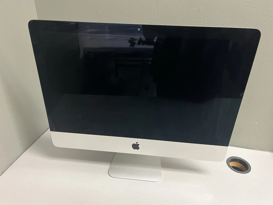 Apple iMac 21.5" Late 2015 A1418 i5-5575R 2.80GHz 8GB Ram 1TB HDD NO OS#2 - Image 2 of 4