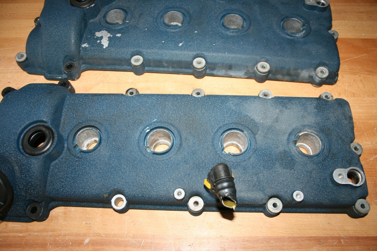 2007 MASERATI QUATTROPORTE Left Right engine valve cover 