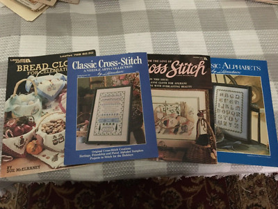 CROSSSTITCH SET OF 4 (LA BREADCLOTH/CLASSIC ALPH/CLASS CROSSSTITCH/CROSS STITCH)