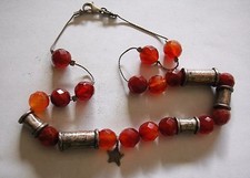 A FINE SILVER AND FACETED CARNELIAN BEADS NECKLACE