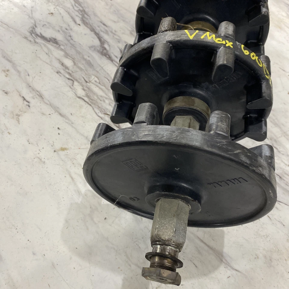 Yamaha VMAX Dx 600 1995 eje de oruga controladores 9 dientes bueno Foto 2 de 4