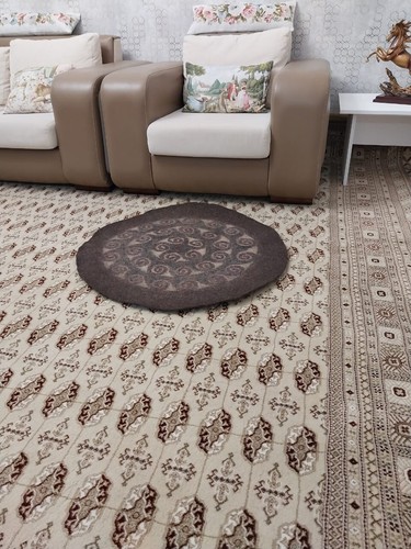 Reversible Round Felt Rug 2'10" - Sheep Wool Area Flooring Handmade Turkmen Gift - Picture 2 of 8