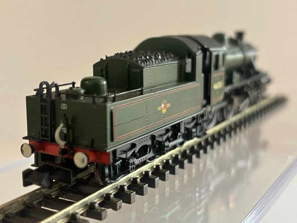 Graham Farish 372-625 Class 2MT Ivatt 2-6-0 46521 in BR lined green - Image 4 of 4
