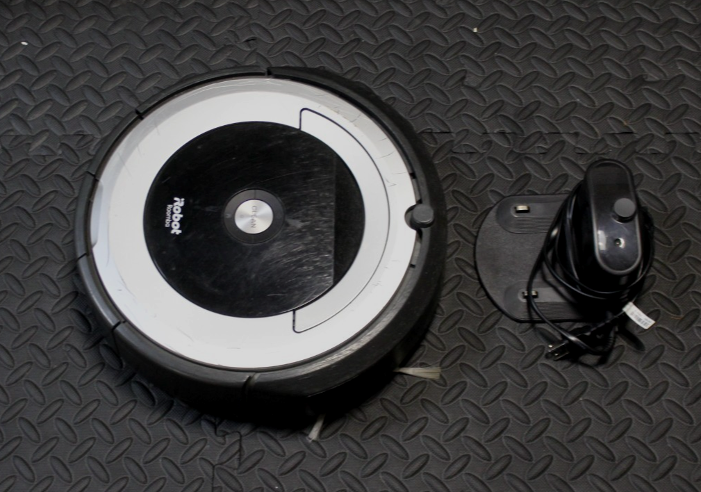 ルンバRoomba690 iRobot Roomba 690 App Controlled Robot Vacuum Black/Silver R690020