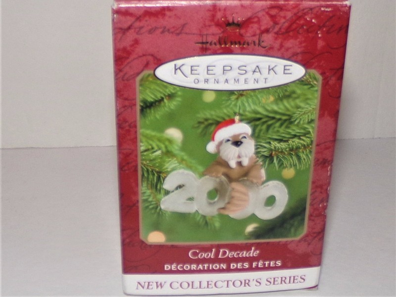 HALLMARK KEEPSAKE ORNAMENT! "COOL DECADE 2000" SWEET HOLIDAY TREASURE!