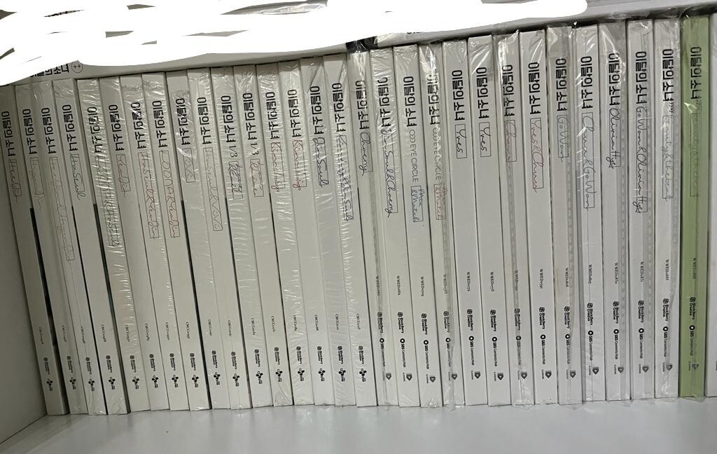 LOONA ALBUM COLLECTION FP PREDEBUT FIRST PRINT 1/3 YYXY ODD LOONA ALBUM COLLECTION FP PREDEBUT FIRST PRINT 1/3 YYXY ODD
