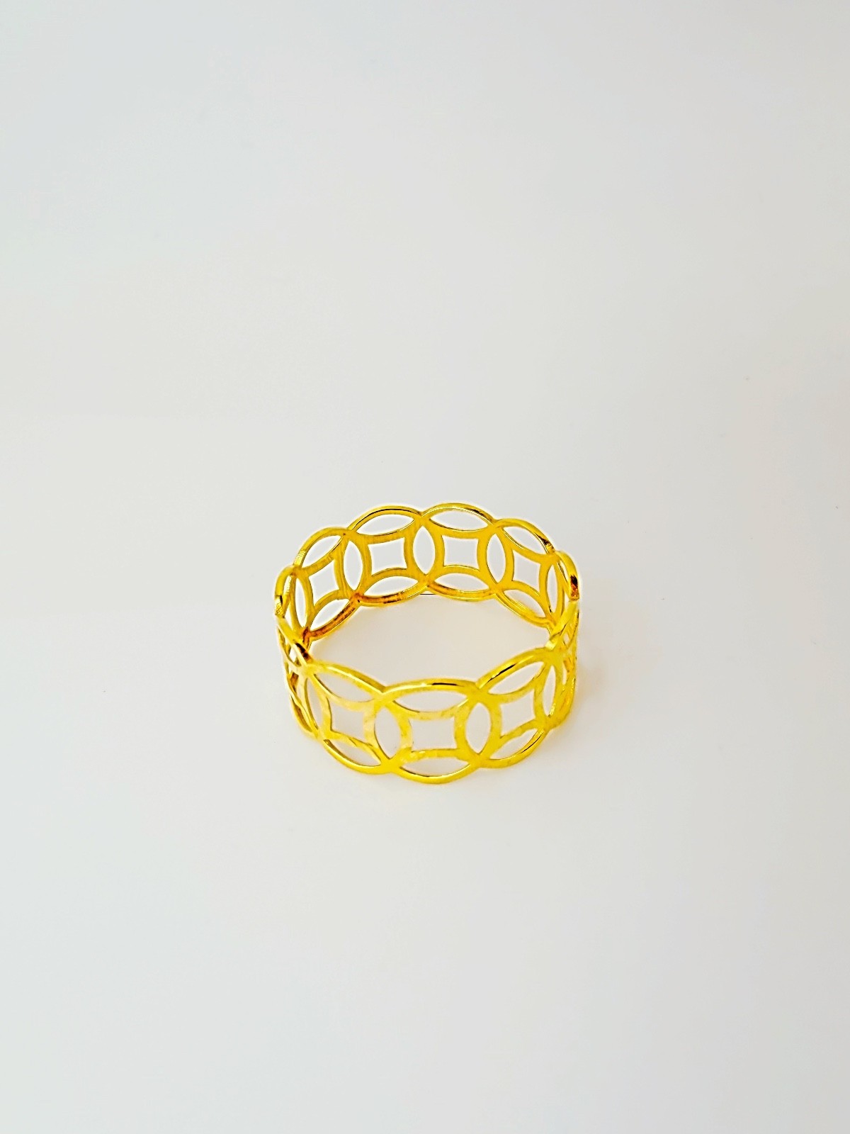 18K Solid Gold Ring Money Catcher  Ring size 8 , lightweight, stackable