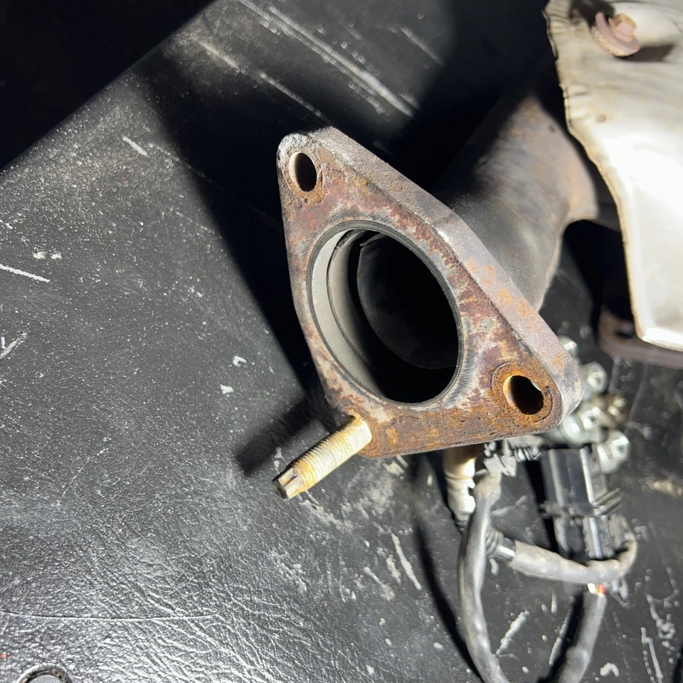 Пара выпускных коллекторов 03–06 Nissan 350z 03–06 G35 купе с крышками + гайками от оригинального производителя - Изображение 4 из 4