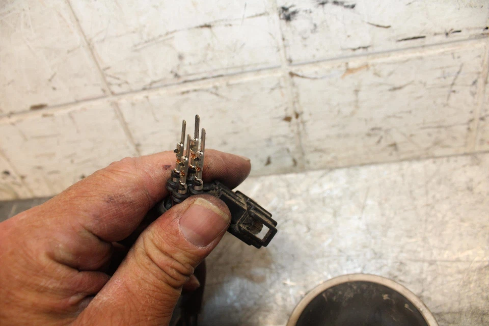 Regulador de tensão retificador Suzuki GSXR600 2007 32800-21H00 BB540 - Imagem 4 de 4