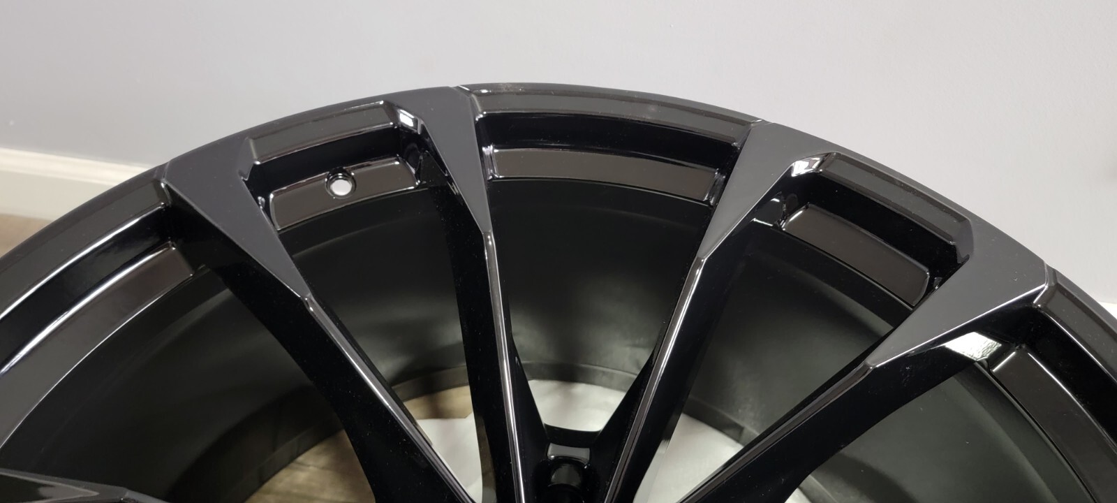 LAMBORGHINI URUS REAR WHEEL RIM OEM 4ML601025
