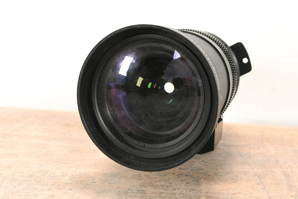 Christie ILS Lens 1.5-2.0:1 SX+ / 1.4-1.8:1 HD 0.95" 3-Chip DLP Lens CG01LP3 - Image 2 of 4