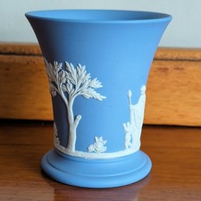 Vintage Wedgewood England blaue Jasperware Trompetenvase 9,5 cm griechische Szene