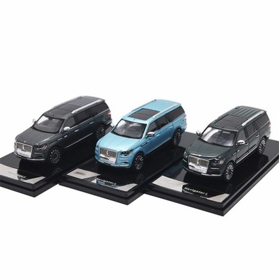 Shadow Pro 1:64 Lincoln Navigator Mk4 Diecast Model Car