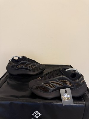 Adidas Yeezys Men's 700 V3's Clay Brown. Size 7