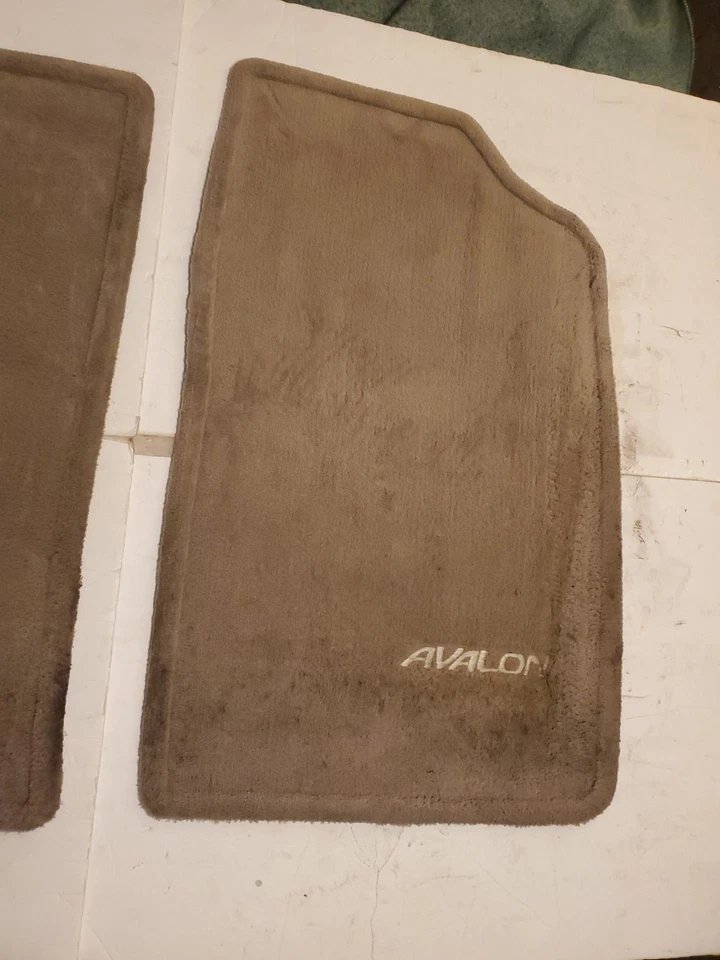 Alfombrillas delanteras izquierda y derecha Toyota Avalon 1995 1999 OEM beige  Foto 3 de 4