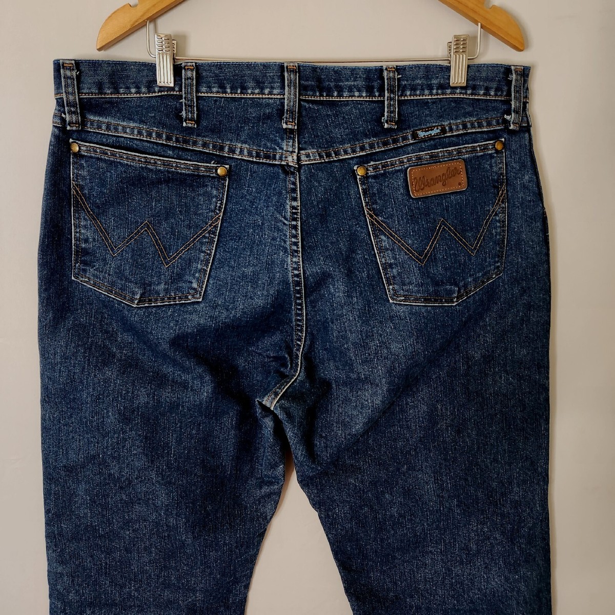 Wrangler Cool Vantage Regular Fit 47 Men 38 x 34 Mid Rise Pocket