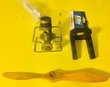 Collectible Fox .15 model airplane engine w/spinners, prop engine mount