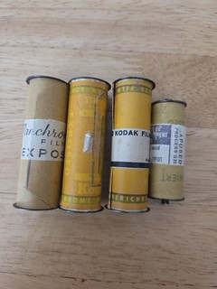 Lotto misto vintage di 4 pellicole Kodak e pancromatic usate misteriose esposte 620