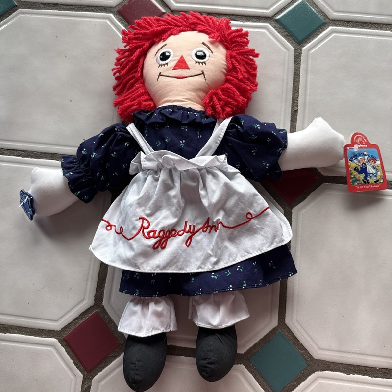 Vintage Applause Raggedy Ann Cloth Doll WITH TAGS Red Yarn Hair Blue Dress Apron