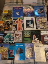 Lot de magazines et livres d'identification Rockhounding / Rock and Gem / etc.
