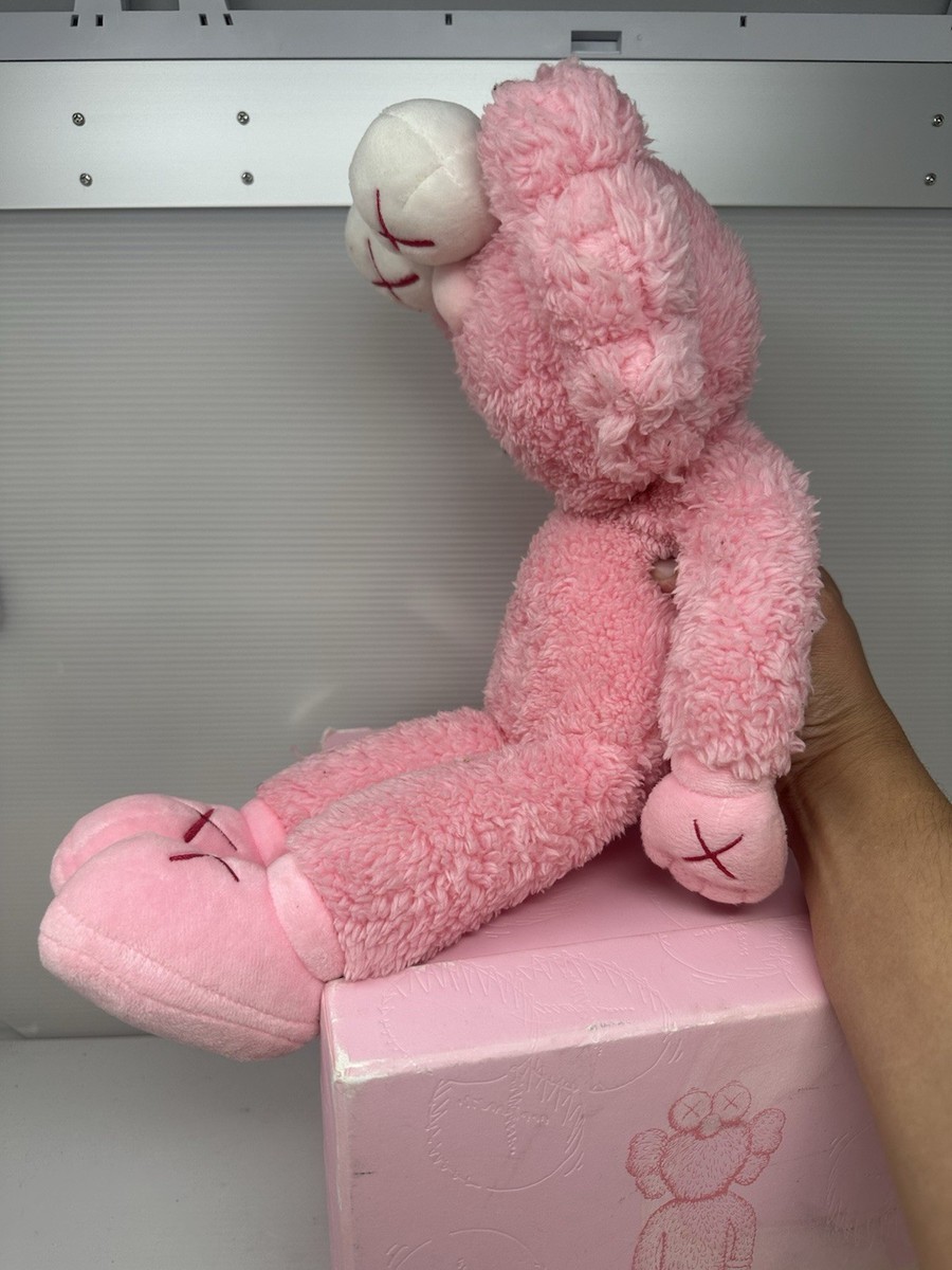 kaws bff pink　新品　世界3000体限定 KAWS BFF Pink Plush Figure – Limited Edition of 3000 – #1349 with
