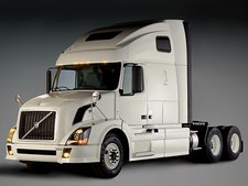 Cars 20 02volvo vnl 670 semi Desk Mat Stitched