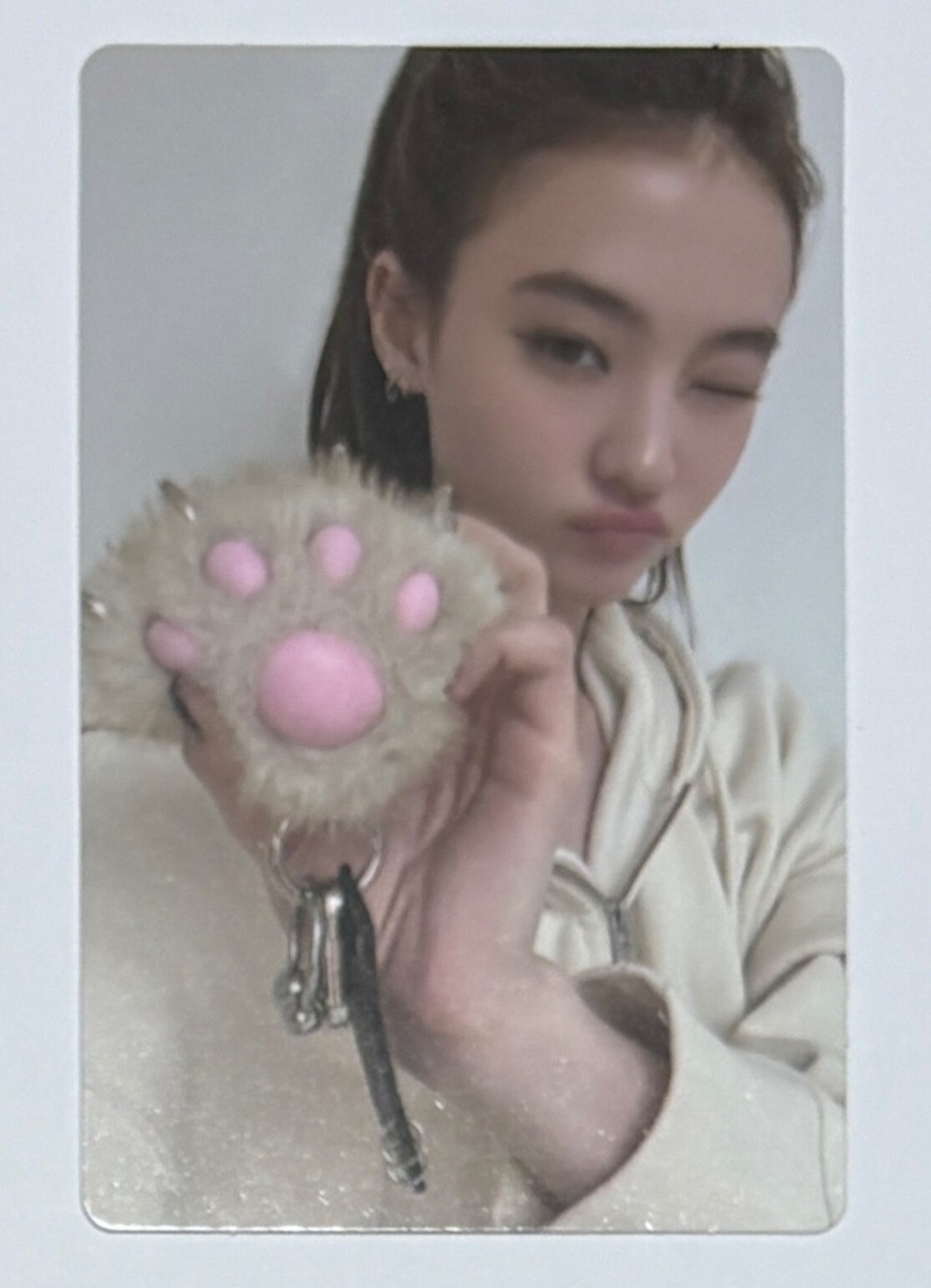 MEOVV 1st EP ALBUM [MY EYES OPEN VVIDE JELLY PAW ver.] Photo