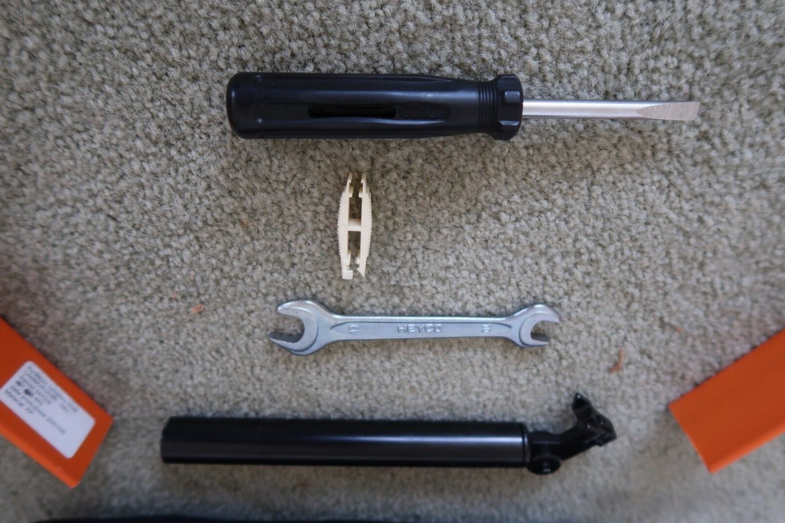 LAMBORGHINI GALLARDO SPYDER  OEM ORIGINAL TOOL KIT # 0R1400039