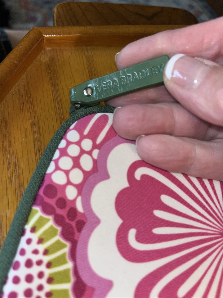 VERA BRADLEY Neoprene Tablet Sleeve - Protect iPad Case - OLIVIA PINK - EUC - Image 4 of 4
