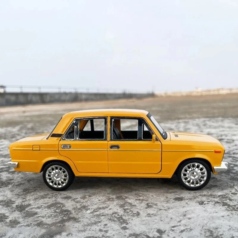 1:18 Lada 2106 Model Car with Light and Sound Features - Bild 2 von 4
