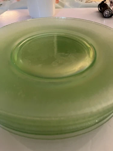 Vaseline ￼ stretch Glass 6 Salad Plates  Green Depression 8” Glows