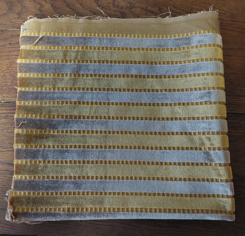 Coupon de tissu ancien velours de Gênes 62 X 65 cm - Photo 4/4