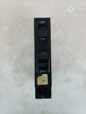 1) Square D QOT2020 2-20A 120/240 VAC 1P Tandem Circuit Breaker B# w no Hook