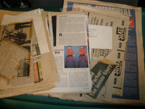 Vintage Elvis Presley Scrapbook Newspaper Clippings 12"x13" with Extra Clippings - Picture 14 of 14