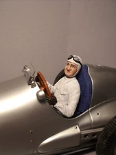 1/18 FIGURE  CARACCIOLA  DRIVING  MERCEDES  VROOM  PAINTED  FOR CMC  MINICHAMPS