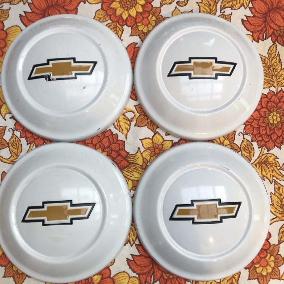 73 74 75 76 77 78 79 80 Juego (4) Tapacubos Chevy LUV blanco camión plato perro Foto 4 de 4