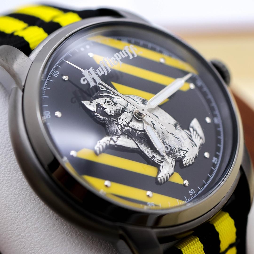 FOSSIL Harry Potter Hufflepuff Limited Watch Quartz New Battery Used image 5