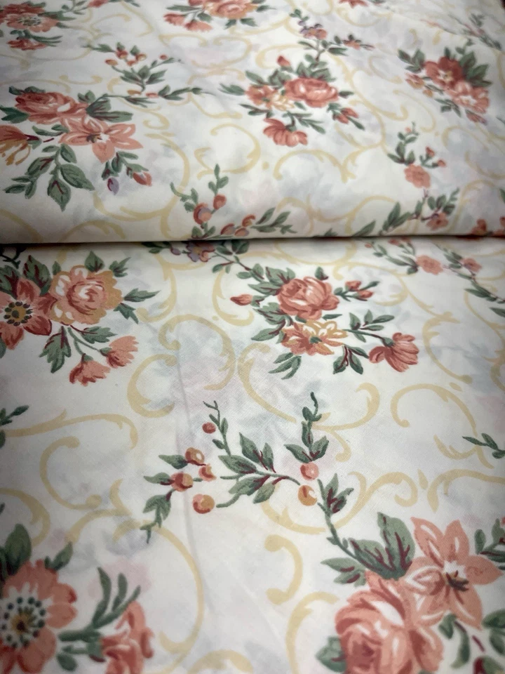 Tecido de algodão floral vintage Joan Kessler Concord pergaminhos de rosas EUA - Imagem 2 de 4