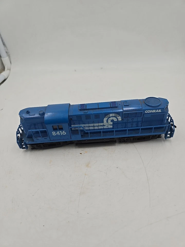 Locomotora diésel AHM Alco RS-11 Conrail #8416. Escala HO para reparación Foto 4 de 4