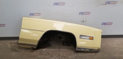 1978 CADILLAC ELDORADO BIARRITZ FENDER ASSEMBLY RIGHT PASSENGER YELLOW