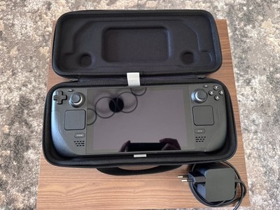 Valve Steam Deck 256GB LCD Schwarz Case + Ladekabel 