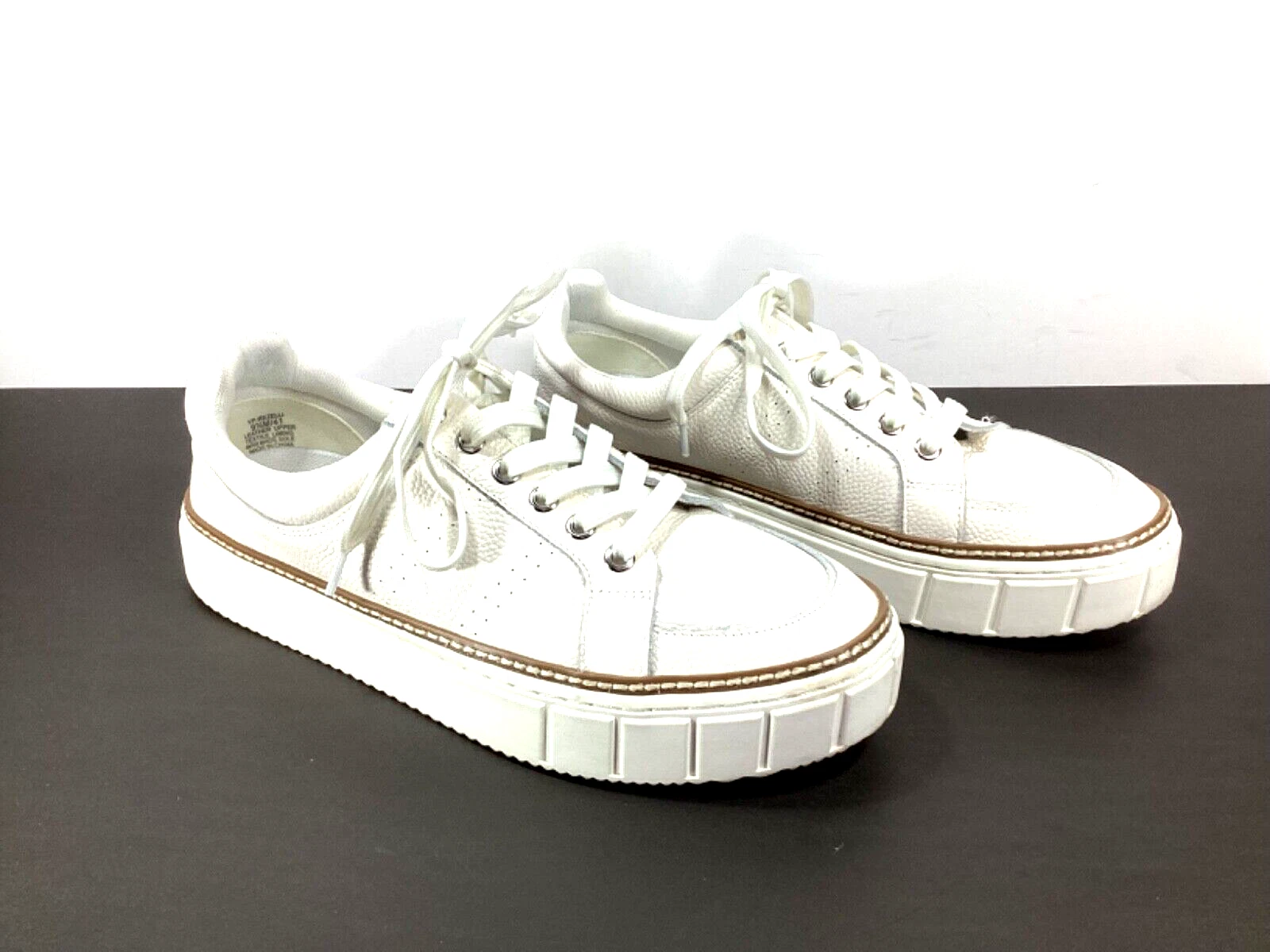Vince Camuto Rezelli White Leather Comfort Shoes Sneakers Women's Size 9.5 M