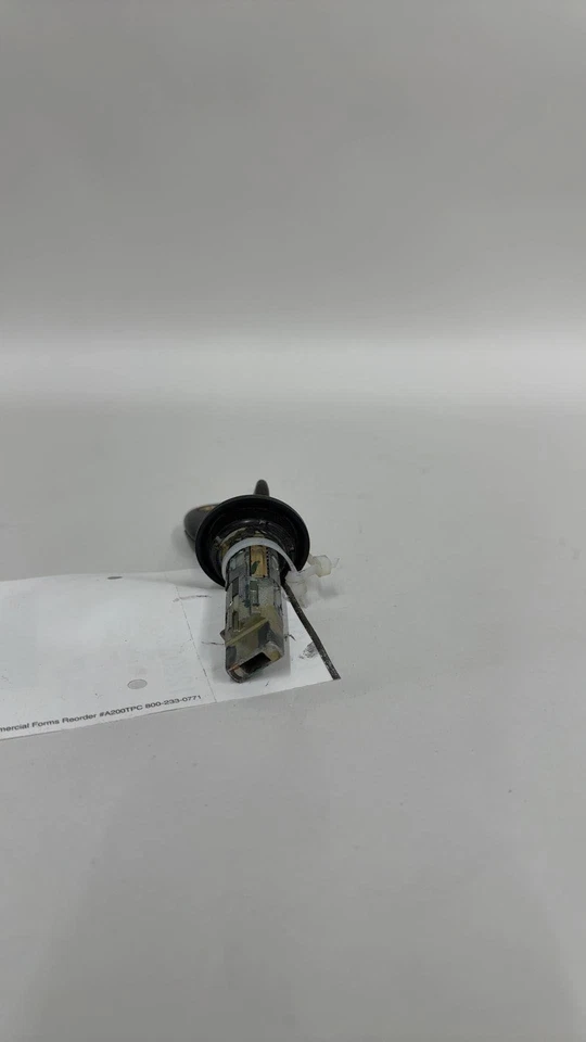 GMC Sierra 1500 2003-07 interruptor de encendido tiene llave Foto 2 de 4