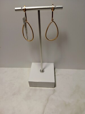Offene Ohrhänger mit Birnenstruktur in 10 Karat Gold.