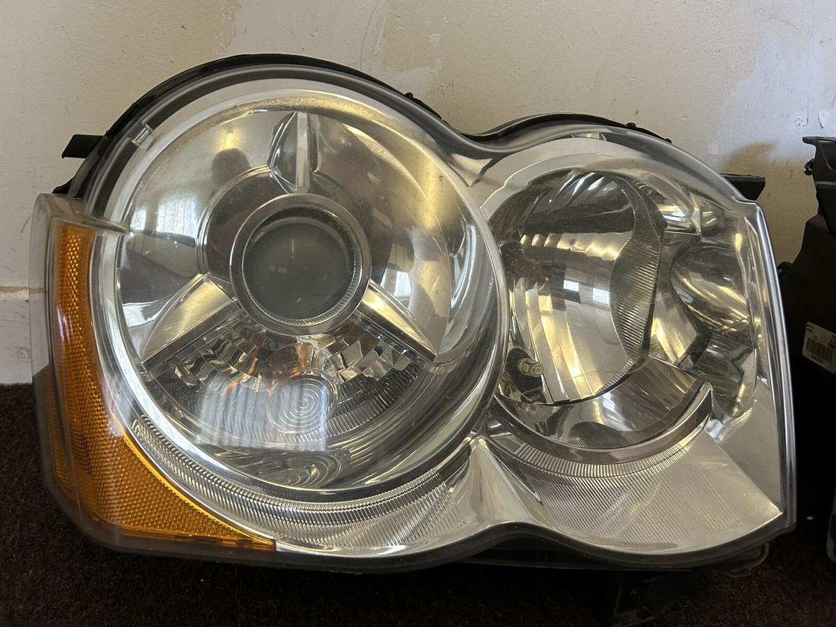 JEEP GRAND CHEROKEE XENON Headlights *COMPLETE* 2008 - 2011 