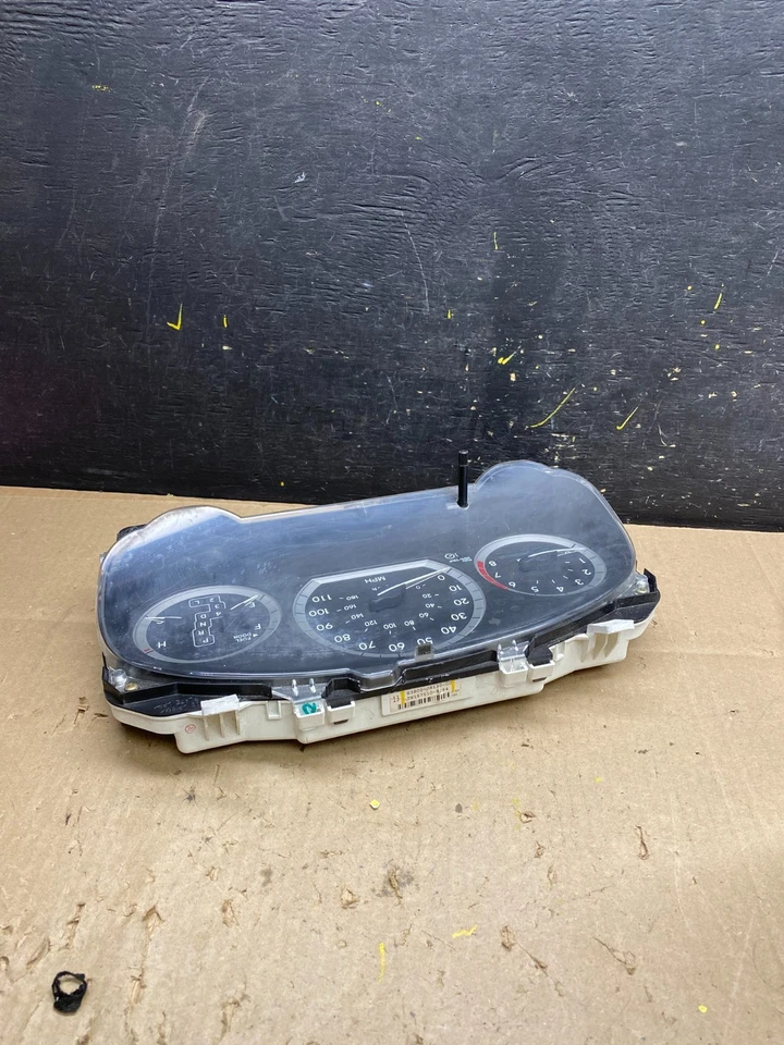 2004 2005 Toyota Sienna Speedometer Cluster Gauge u4780 DG - Image 4 of 4