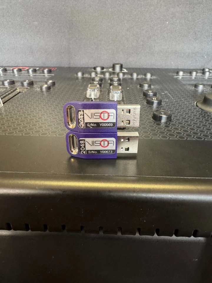 Chroma-Q Vista 3 DMX Control Software 2048 Ch 4 Universe Gen 2 Stackable Dongle - Image 4 of 4