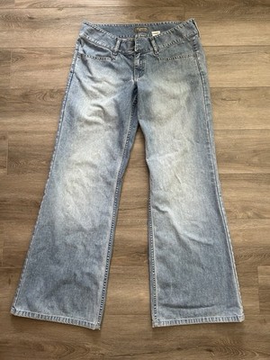 VTG 2002 Levi s Women s Size 11 (32x31) Y2K Jeans Flared Wide Leg Bell Bottoms